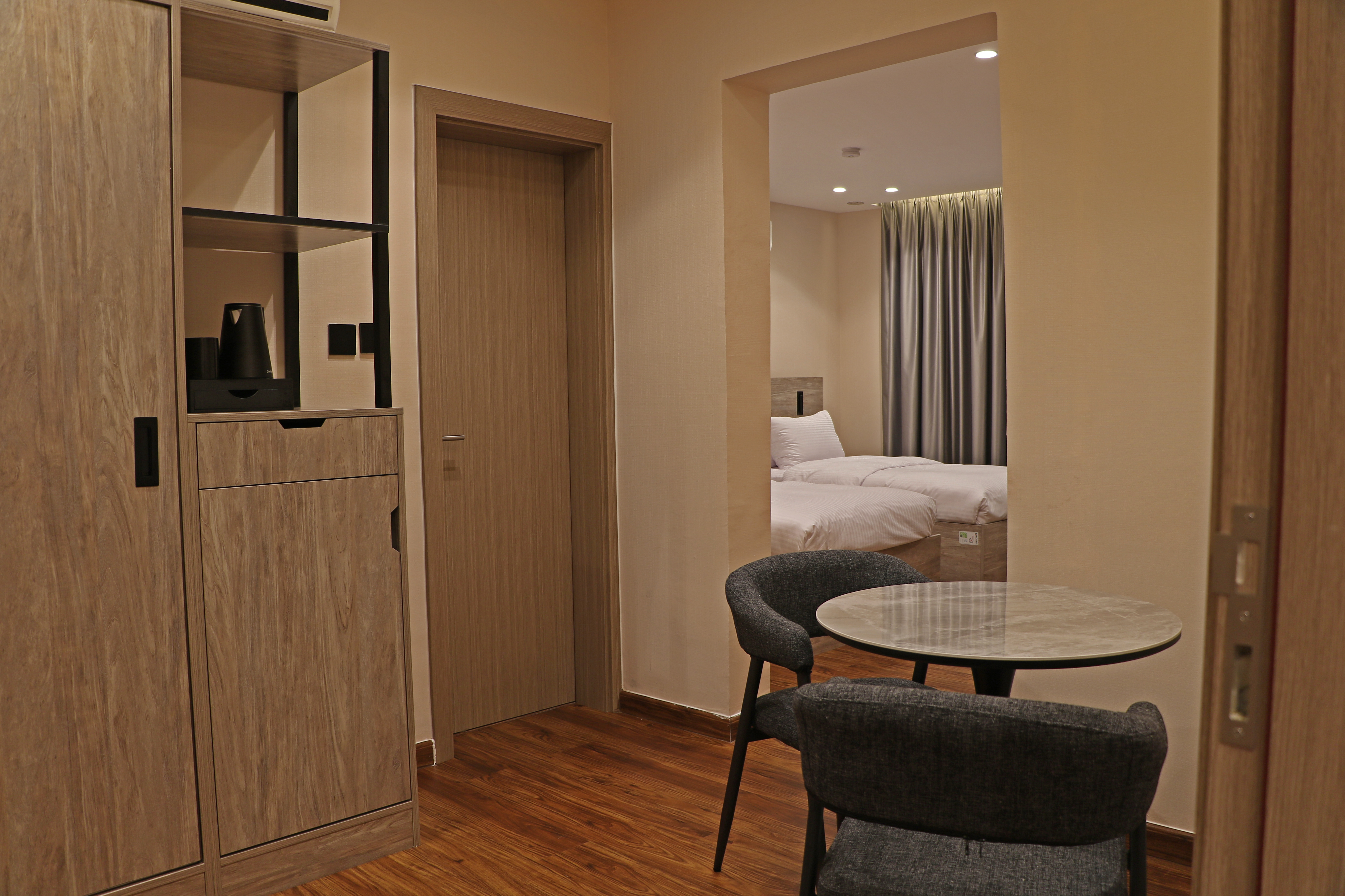 TWIN BEDROOM SUITE